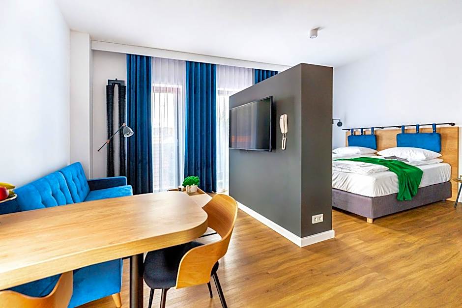 Apart House, Tylna 20