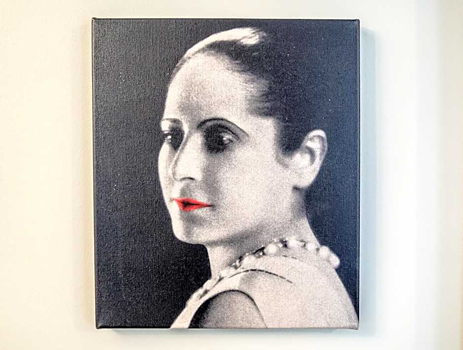 Crystal Suites Chez Helena