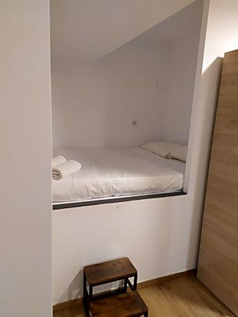 Quadruple Room with Private Bathroom