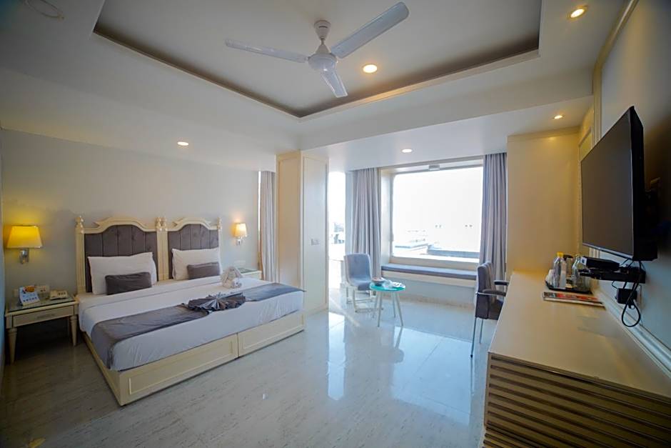 Photo 1 of 6 of Executive Premium