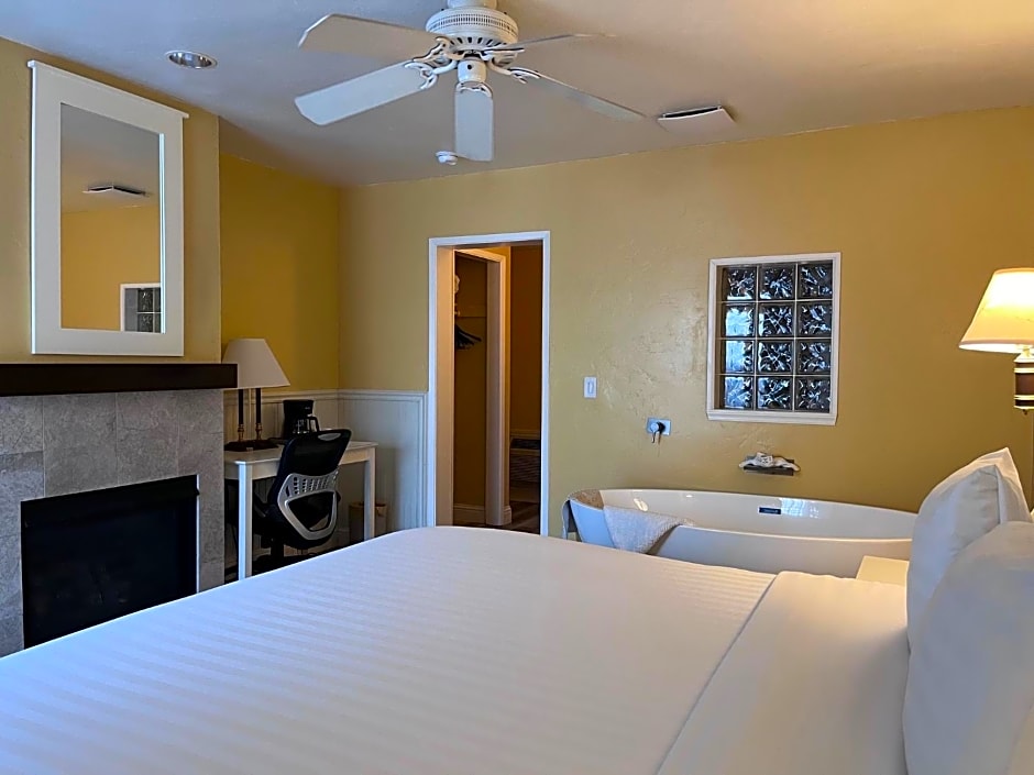 Monterey Bay Lodge
