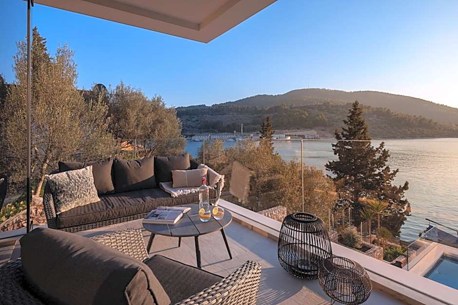 Beachfront Villa Grain of Salt with Pool