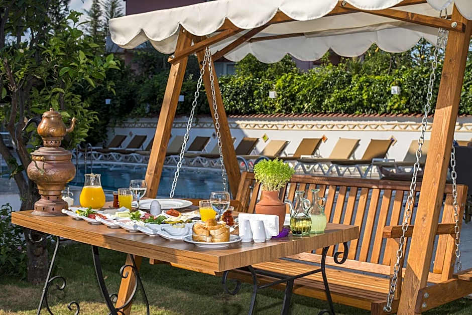 Amore Hotel Teki̇rova