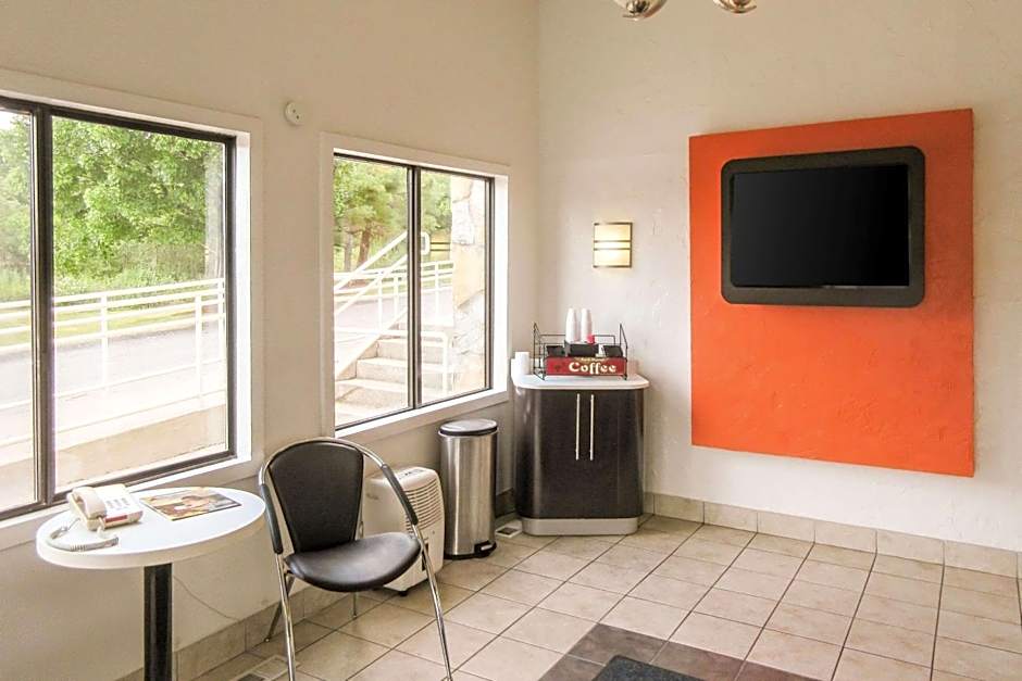 Rodeway Inn Altoona Orchard Plaza