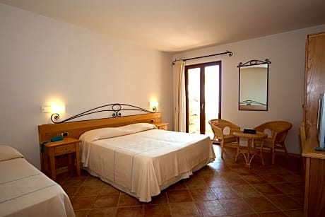 Triple Room Deluxe Cala Mariolu