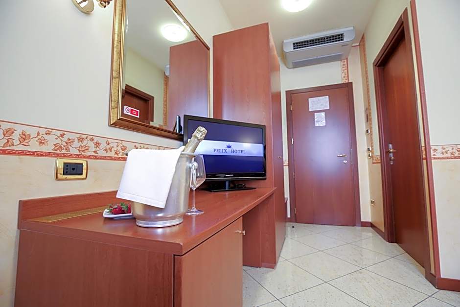 Felix Hotel