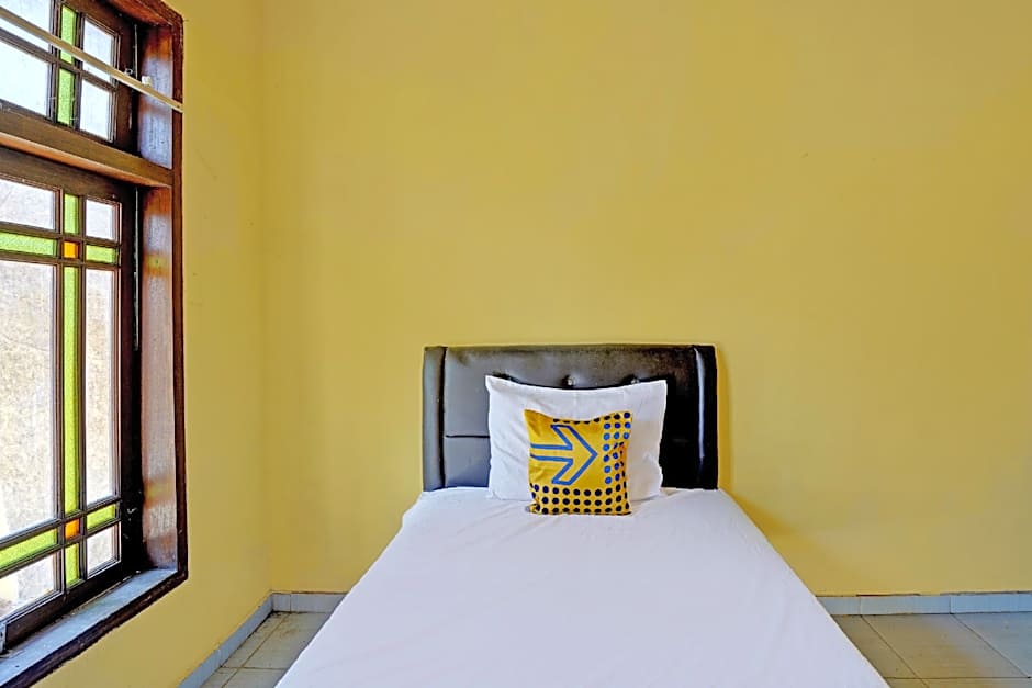 SPOT ON 92480 Iwn Homestay Syariah