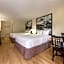 Super 8 by Wyndham Golden