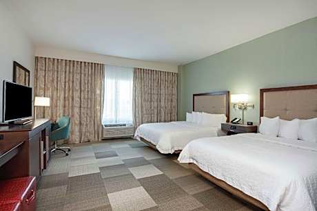 2 Queens Mobility Access W/tub Nonsmoking