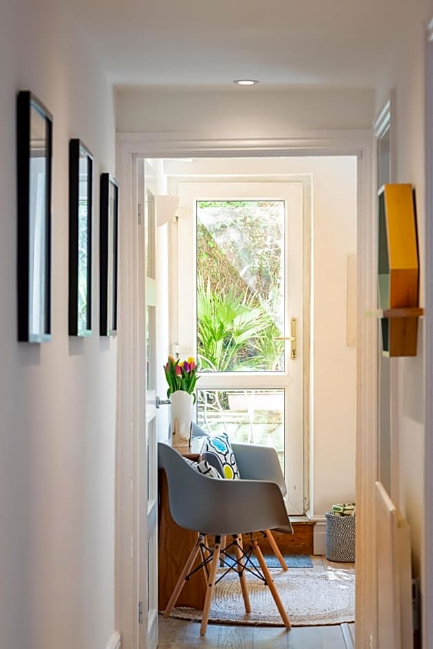 Idyllic Clifton Hideaway - Stunning Garden Flat