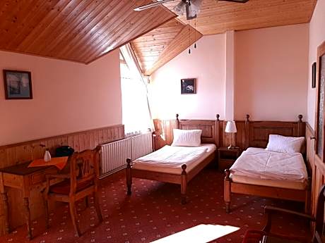 Quadruple Room with Private Bathroom