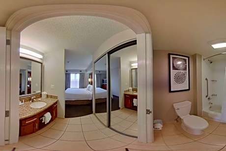 2 Bedroom Suite, Bedroom 1: 1 King, Bedroom 2: 1 Queen, Sofa Bed