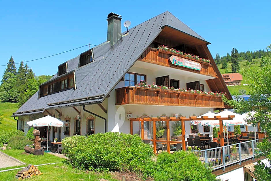 Hotel & Restaurant Gruner Baum - Die Grune Oase Am Feldberg