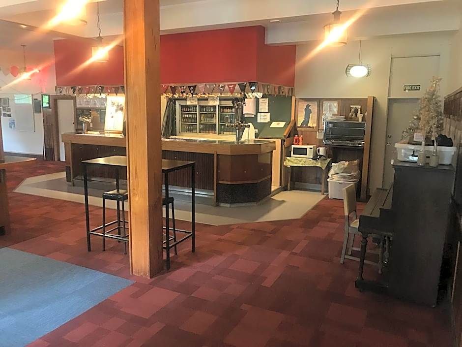 Te Puia Hot Springs Hotel