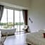 White Wall Riverfront Hotel