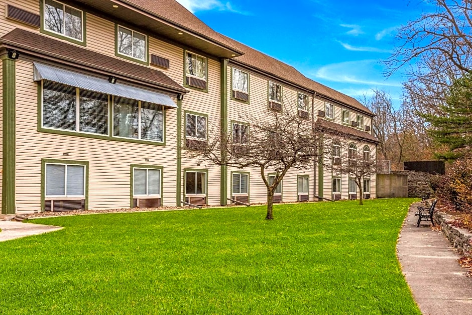 Econo Lodge Whitehall Near Michigan's Adventure