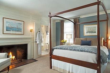 Queen Room with Fireplace