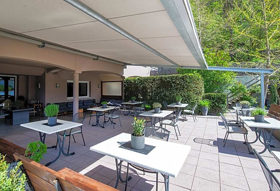 Saldur Small Active Hotel