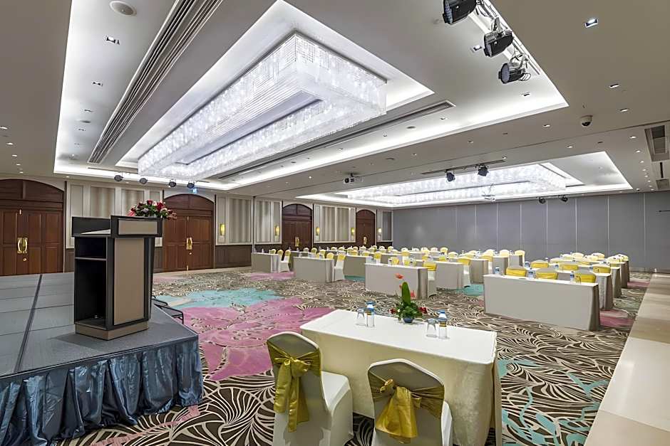 Chatrium Hotel Royal Lake Yangon