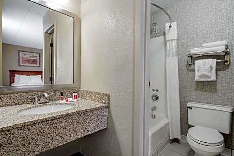 Days Hotel by Wyndham University Ave SE