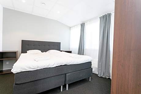 One-Bedroom Deluxe Apartment