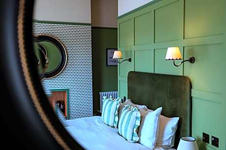 The London & Paris Hotel