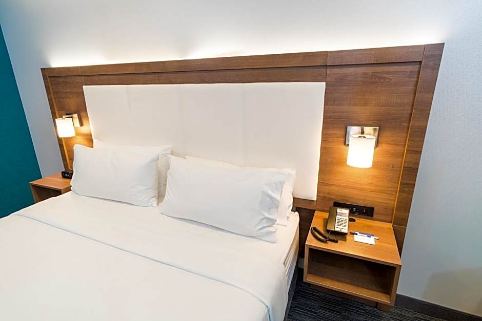 Holiday Inn Express Hollywood Walk of Fame By IHG