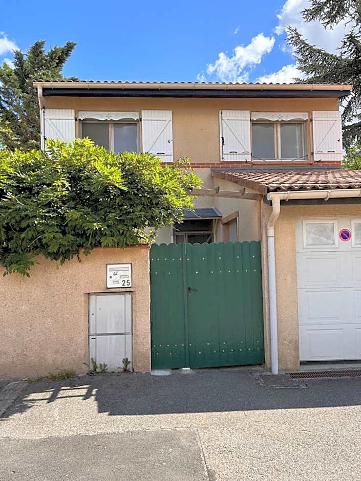 2 CHAMBRES B&B PRÈS DE L'AÉROPORT ET DU MEETT