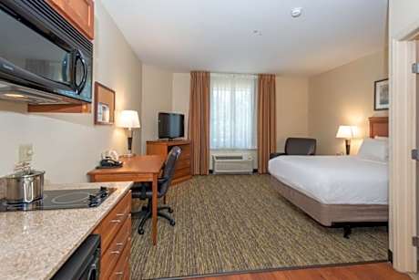 1 Bedroom Suite Communications Accessible