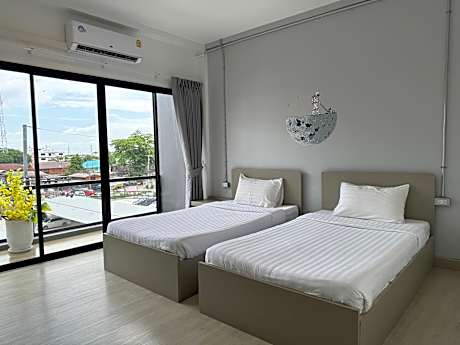 Standard Twin Room with Balcony