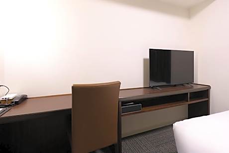 Queen Room - Non-Smoking - No Daily Cleaning