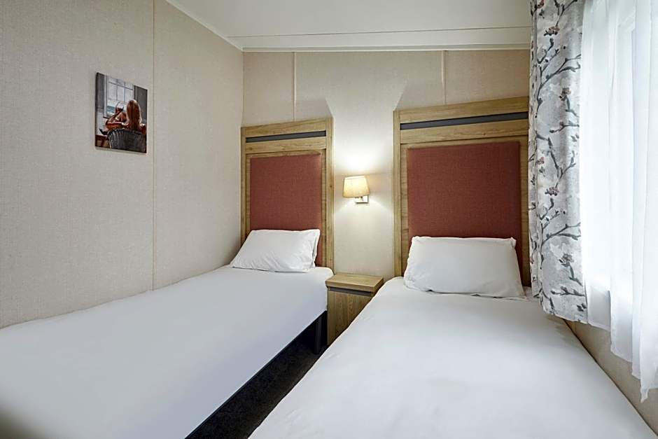 Bluebell Lodge with Hot Tub