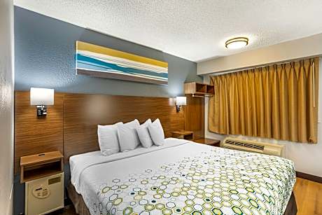 Studio 1 King Bed Non-Smoking