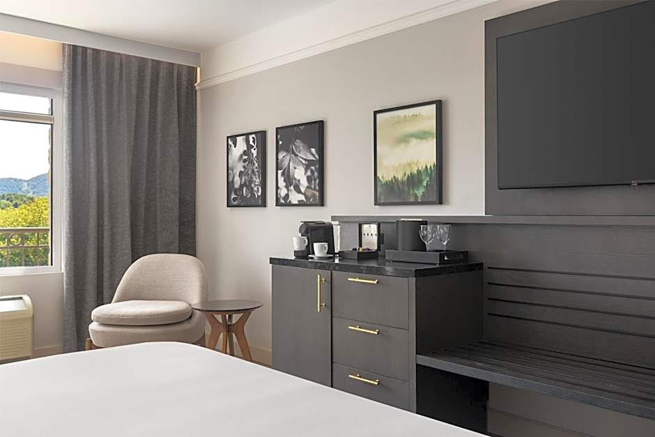 Hotel Vallea Bromont, Tapestry Collection by Hilton