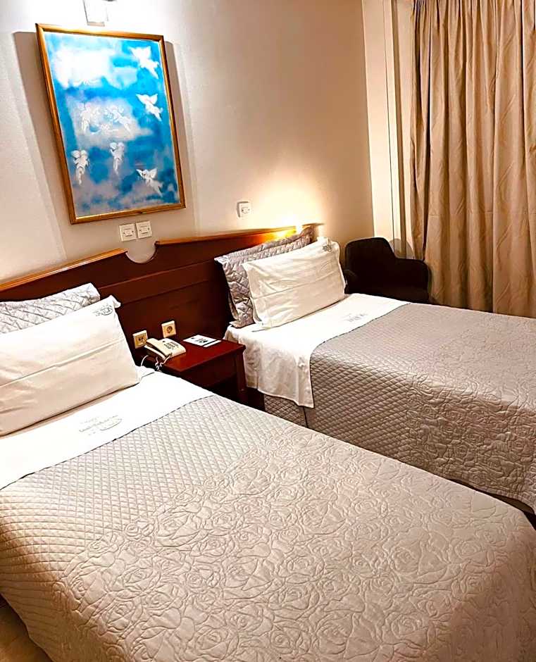 Triton Hotel Piraeus