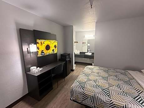 Motel 6-Des Moines, IA - North