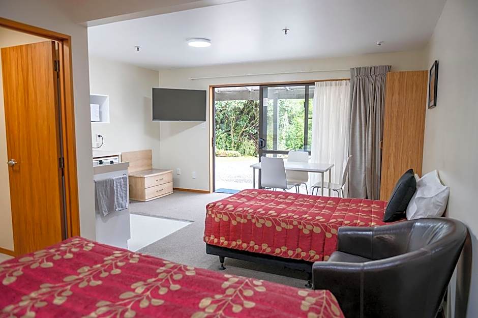 ASURE Aspiring Court Motel