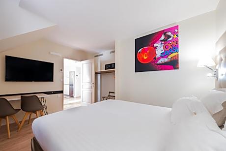 Large Apartment with Sofa Bed, Balcony and Kitchenette - Non-Smoking