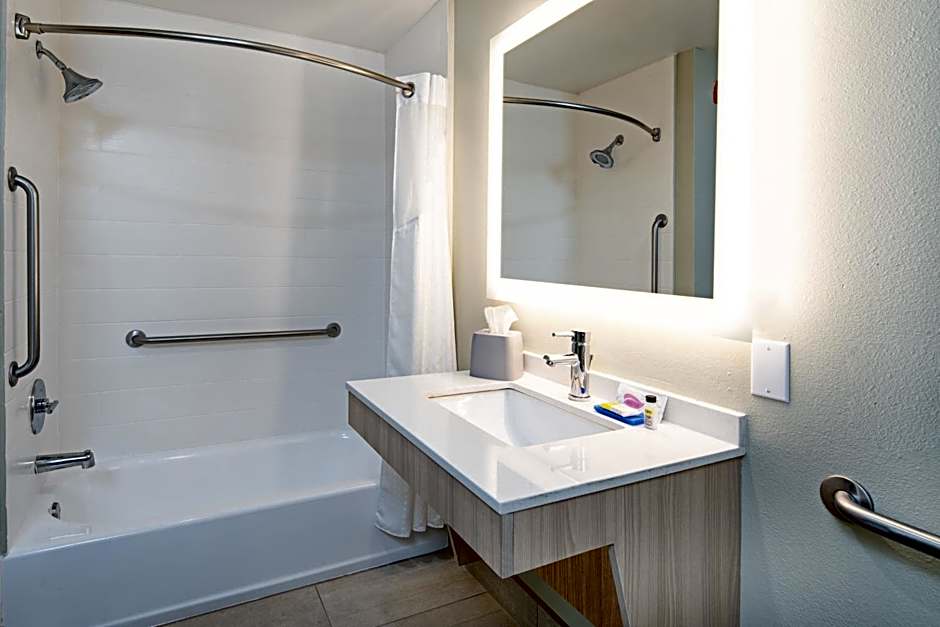 Holiday Inn Express & Suites Watsonville By IHG