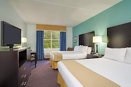 Standard Room with Two Queen Beds