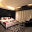 Hotel German Palace, Airport