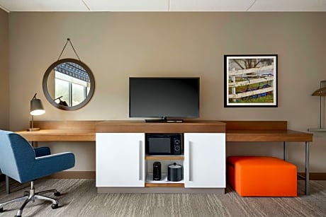 1 King Mobility/Hearing Acc Ri Shower Nosmok