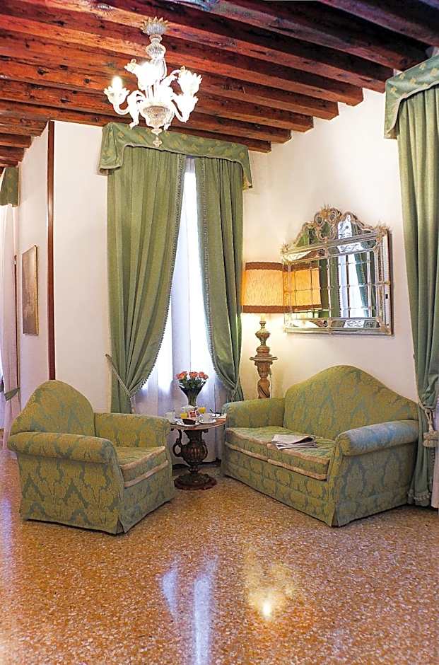 Apostoli Palace