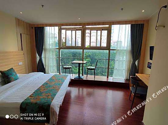 Guangzhou Longcheng Hotel (Chen Clan Temple Metro Station)