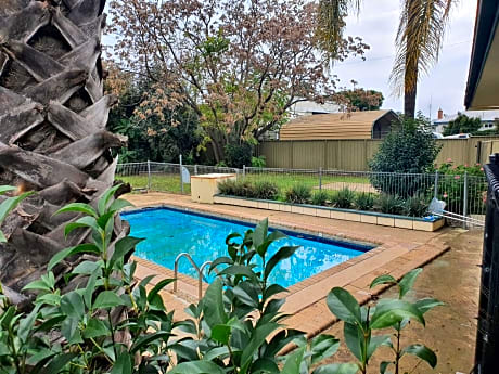 McNevins Tamworth Motel