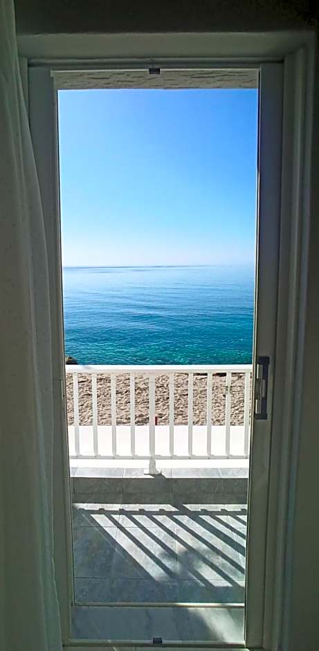 Pillbox Seafront Studios and Apartments