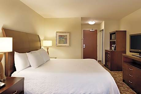 1 King Mobility/Hearing Accessible W/ Bathtub