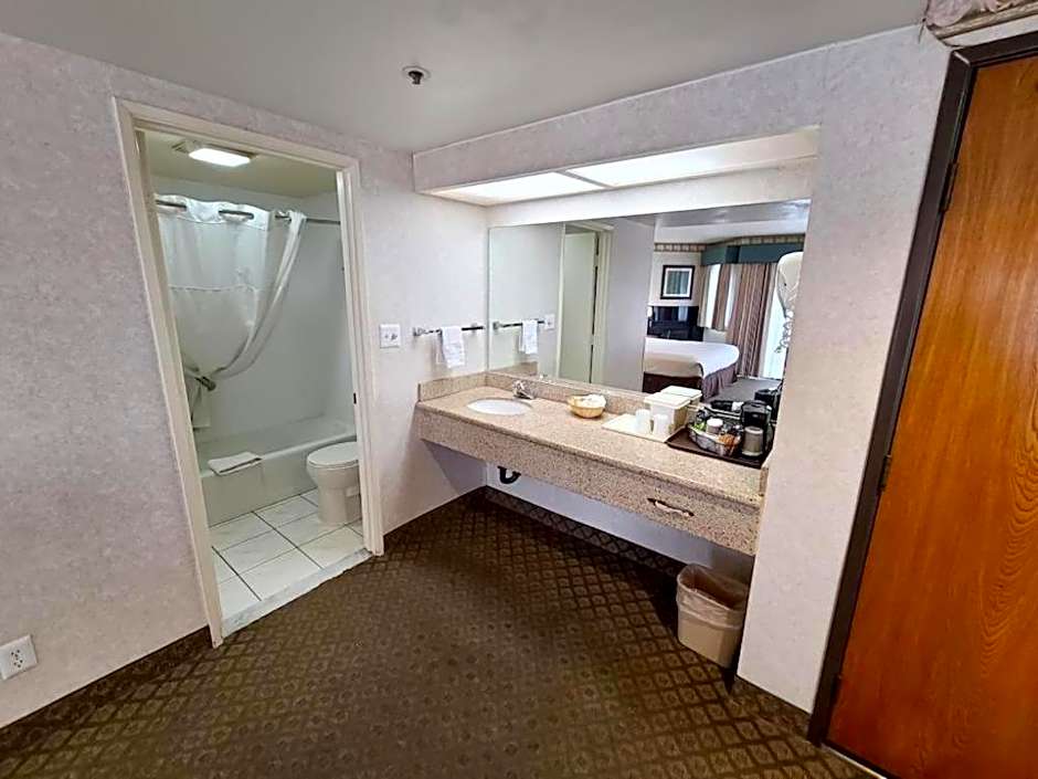 HUNTINGTON BEACH INN