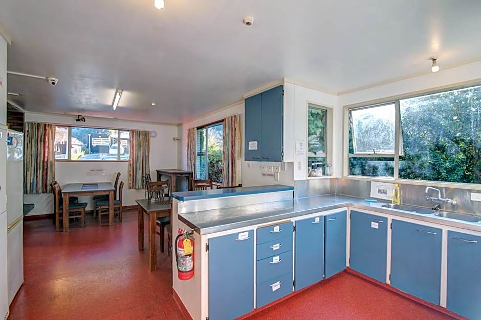 The Flaming Kiwi Backpacker