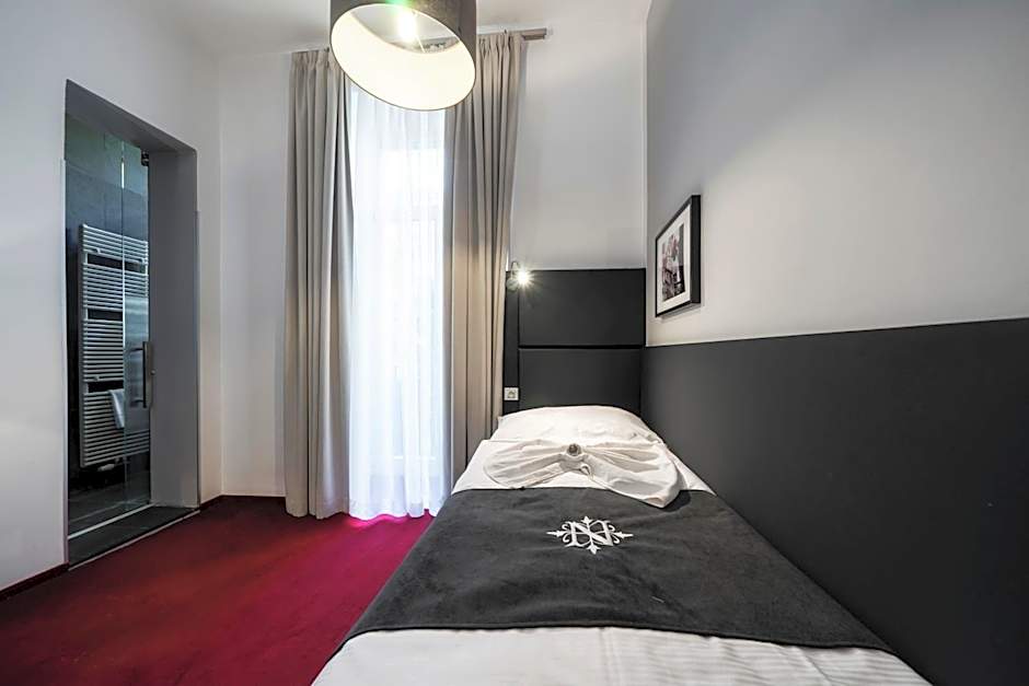 Hotel Noir